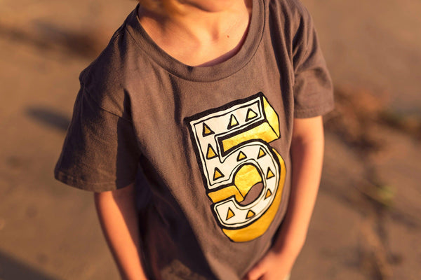 Number Seven Kids' T-Shirt - Juniper Red Font Not Found, Font: Juniper Red, Kid's Clothes, T-Shirt: Numbers, T-Shirts 44ideas.co.uk