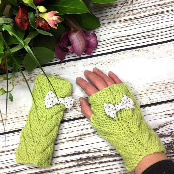 Spring Green Hand-Knitted Fingerless Gloves with Bow! Accessories, Donalds Wally Hat, Gloves, Knitted 44ideas.co.uk
