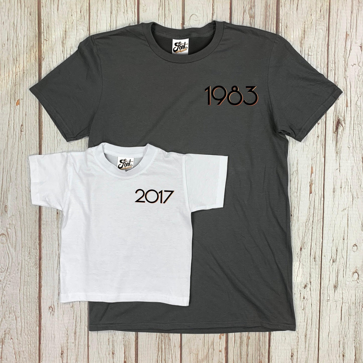 Men's Birth-Year Pocket T-Shirt - Branson Font Not Found, Font: Branson, Men's Clothes, T-Shirt: Numbers, T-Shirts 44ideas.co.uk