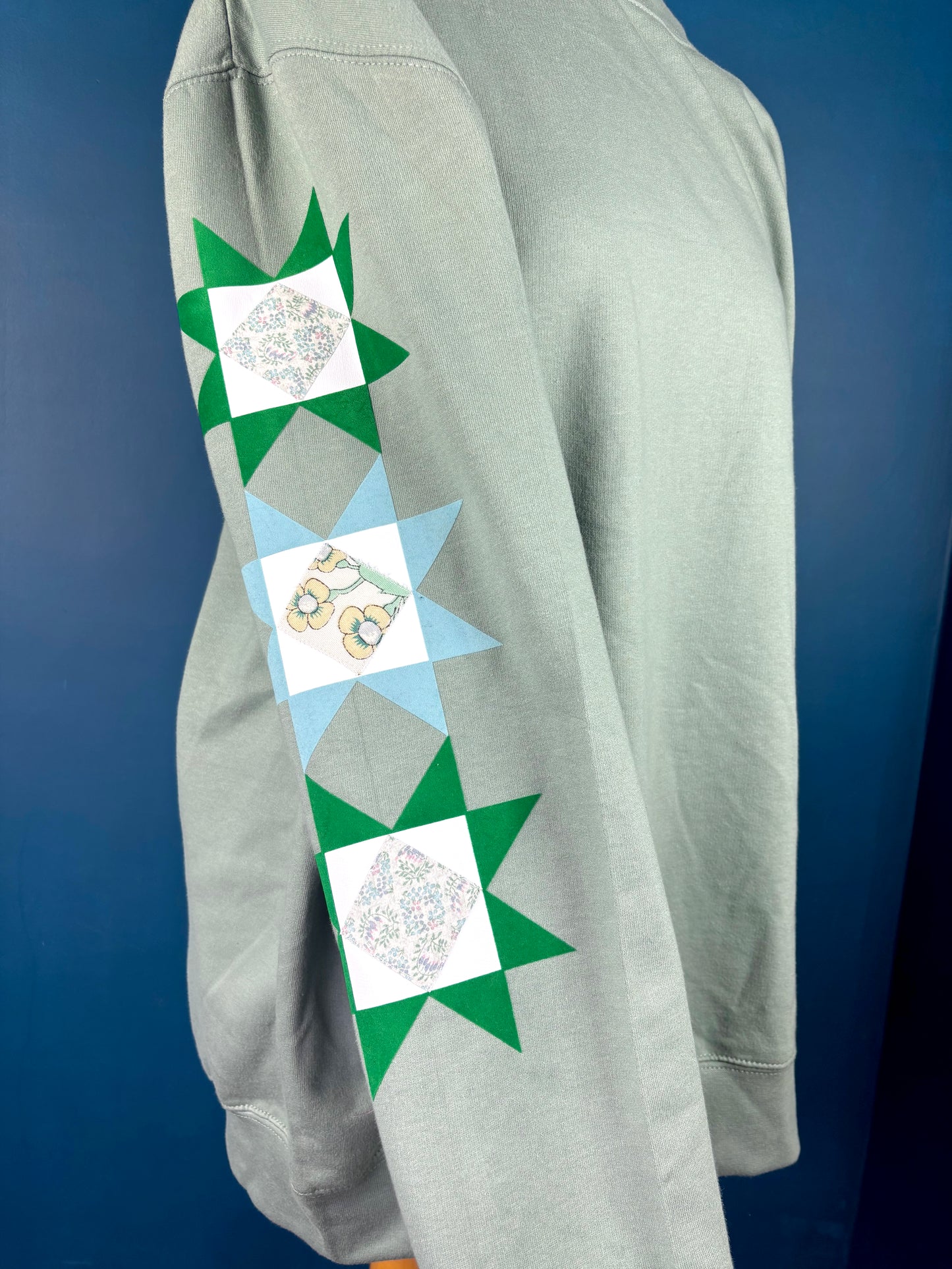 Quilted Sleeve – Unisex Sweatshirt