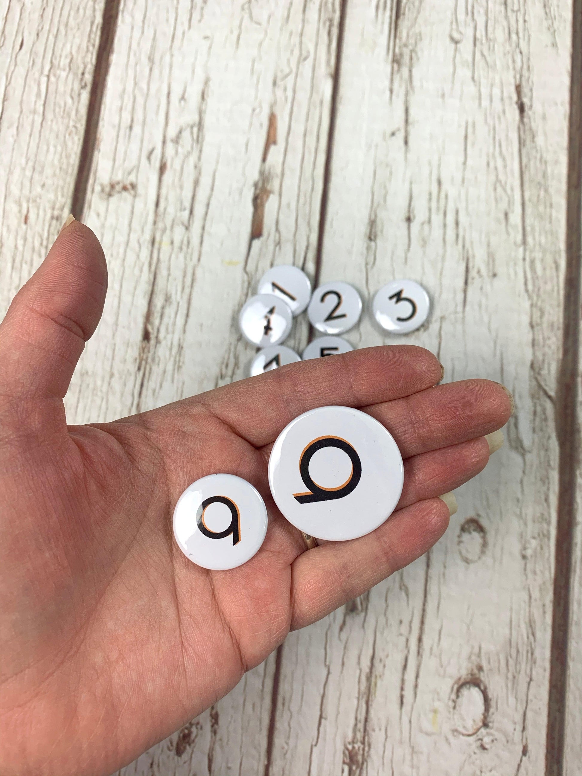 Birthday Number Pin Badges 1-10 - Branson Accessories, Badges, Font Not Found, Font: Branson 44ideas.co.uk
