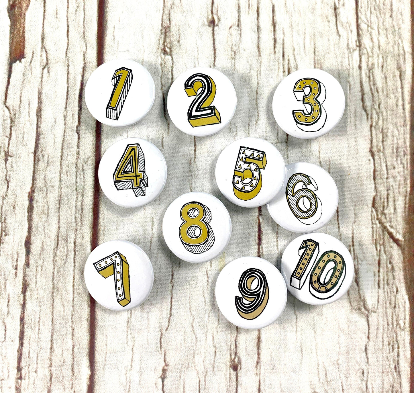 Birthday Badges! 1-10 -Juniper Red Accessories, Badges, Birthday, Font: Juniper Red 44ideas.co.uk