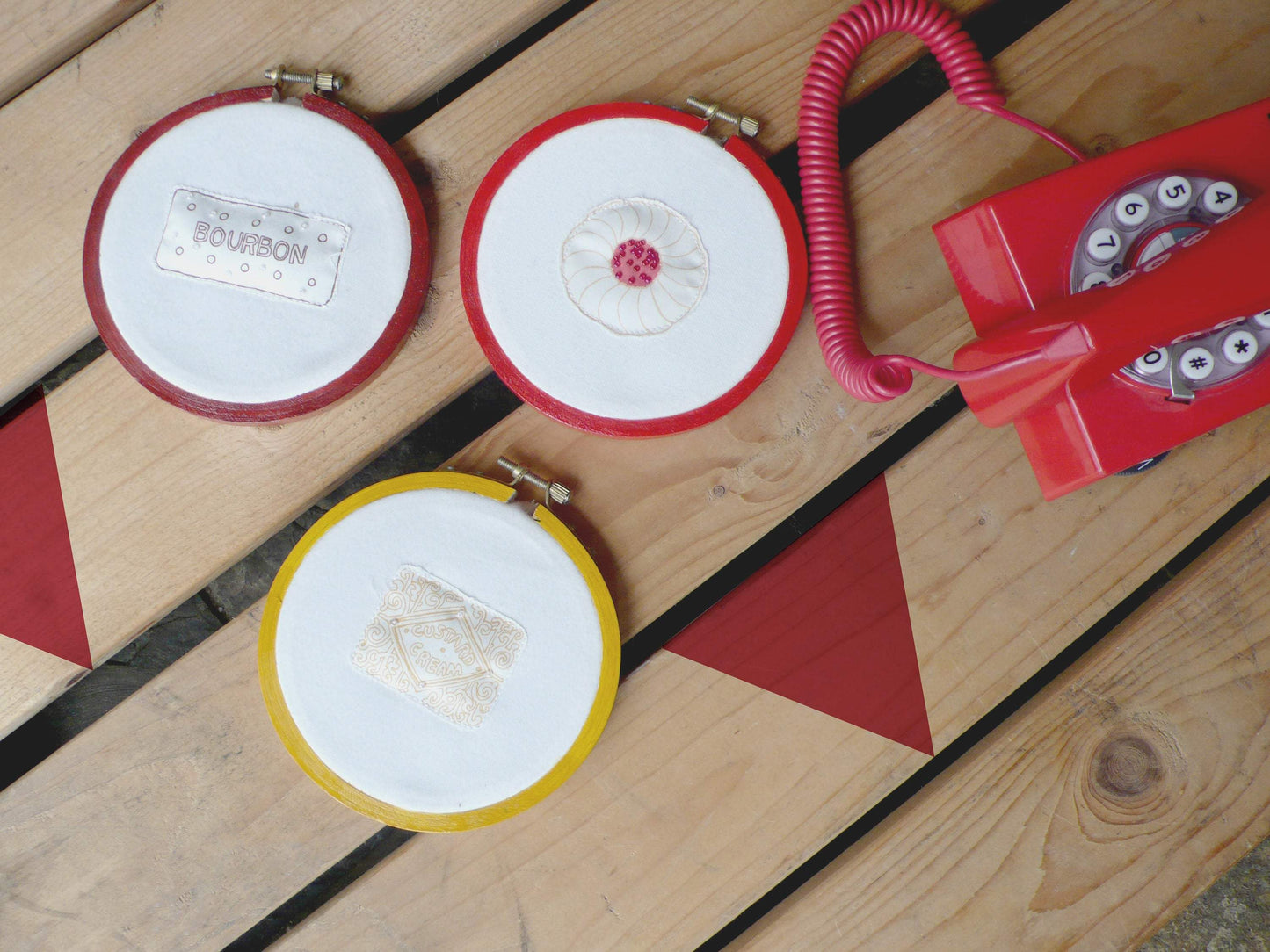 Bourbon Biscuit Hoop 4" Homeware, Lucy Teacup, Wall Art 44ideas.co.uk