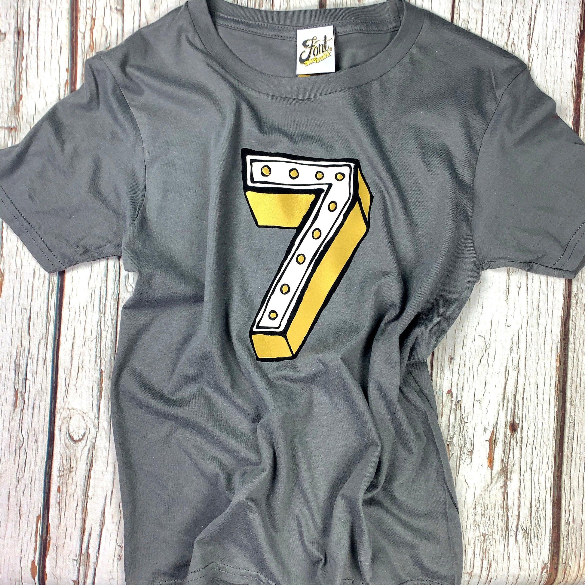 Number Seven Kids' T-Shirt - Juniper Red Font Not Found, Font: Juniper Red, Kid's Clothes, T-Shirt: Numbers, T-Shirts 44ideas.co.uk